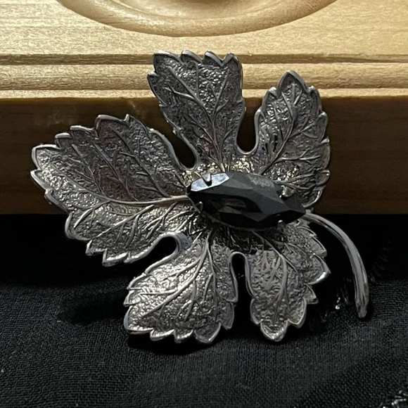 Unique Genuine Hematite Sterling Silver Leaf Pin - Picture 4 of 5